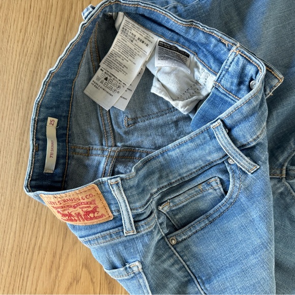 Levi’s 711 Skinny Jeans - Picture 3 of 7